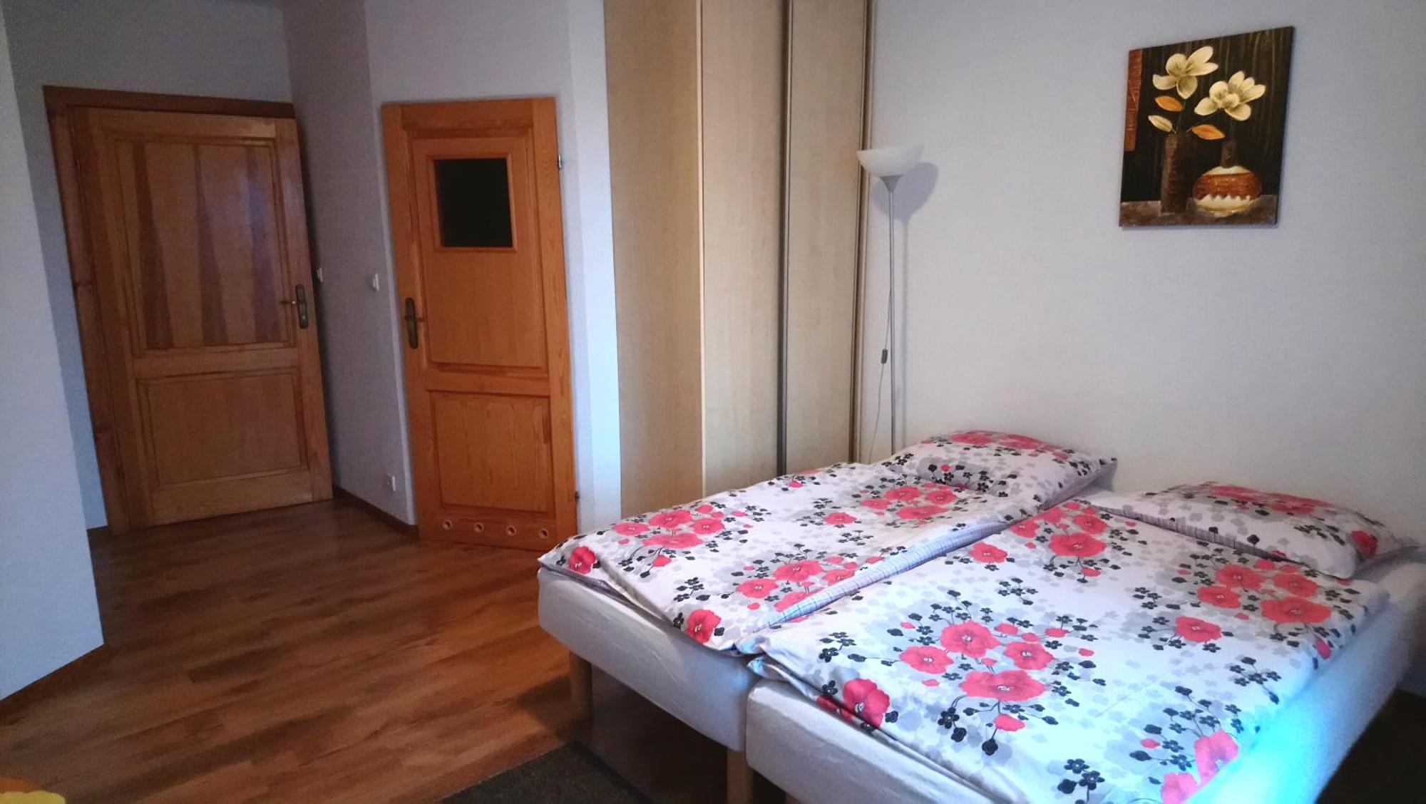 Pokoje Goscinne Straznica Jarosławiec Exteriör bild